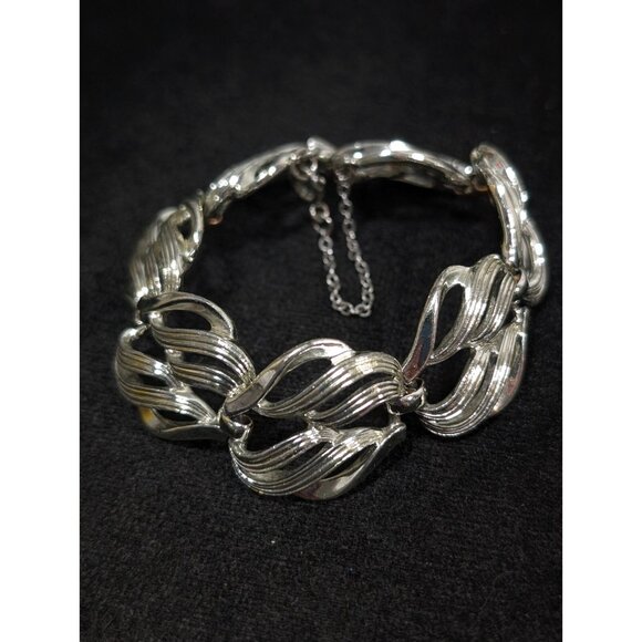 Vintage Coro Silver Tone Textured Swirl Chain Bracelet 6.5 inch Classic MCM - Picture 2 of 8